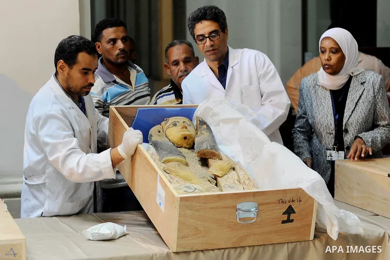 Egyptian antiquities officials inspect a sarcophagus cover on its arrival to the Egyptian Museum in Cairo, Egypt, on June 21, 2016. Two ancient Egyptian sarcophagus covers have been delivered to Cairo's Egyptian Museum a...