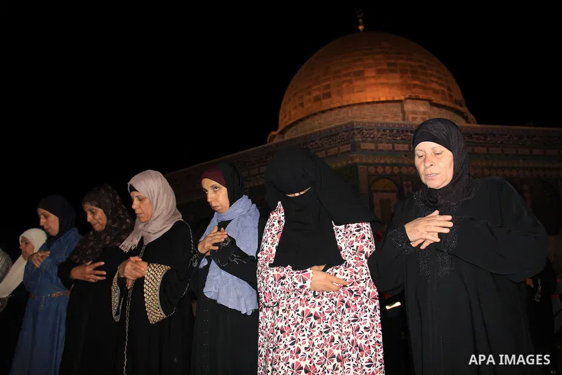 Palestinian Muslim worshippers perform "Taraweeh", nightly prayer of the month of Ramadan, in front of the Dome of the Rock mosque, in Jerusalem's old city on June 21, 2016. Ramadan is sacred to Muslims because it is dur...