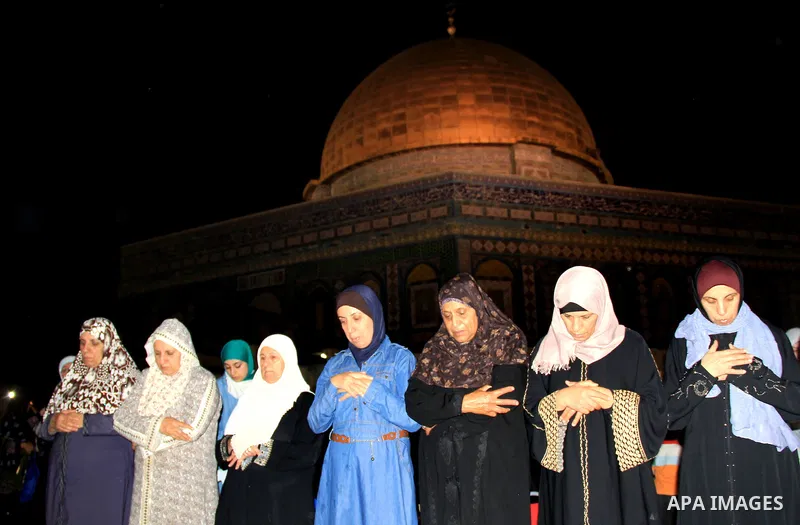 Palestinian Muslim worshippers perform "Taraweeh", nightly prayer of the month of Ramadan, in front of the Dome of the Rock mosque, in Jerusalem's old city on June 21, 2016. Ramadan is sacred to Muslims because it is dur...