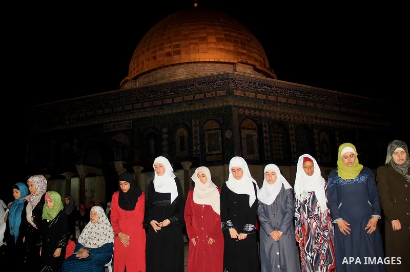 Palestinian Muslim worshippers perform "Taraweeh", nightly prayer of the month of Ramadan, in front of the Dome of the Rock mosque, in Jerusalem's old city on June 25, 2016. Ramadan is sacred to Muslims because it is dur...
