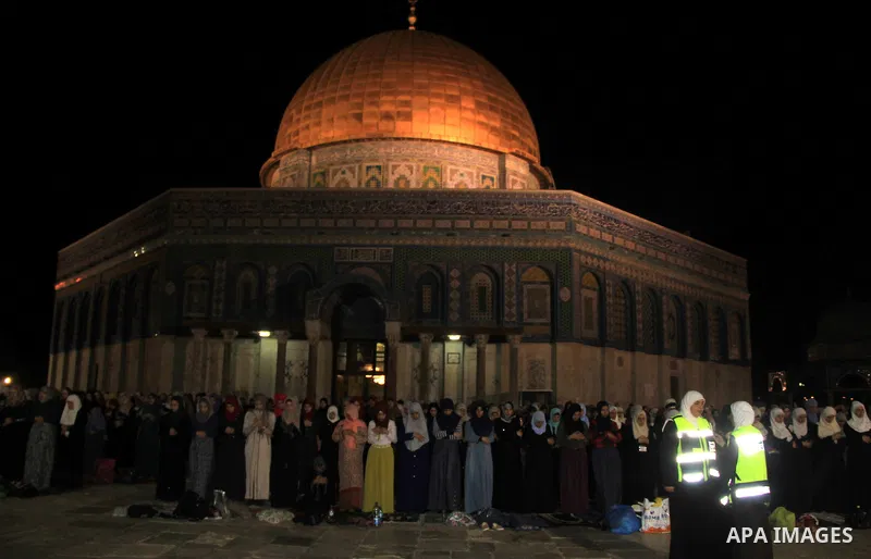 Palestinian Muslim worshippers perform "Taraweeh", nightly prayer of the month of Ramadan, in front of the Dome of the Rock mosque, in Jerusalem's old city on June 25, 2016. Ramadan is sacred to Muslims because it is dur...
