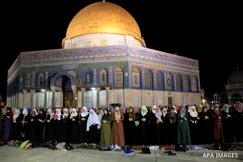 Palestinian Muslim worshippers perform "Taraweeh", nightly prayer of the month of Ramadan, in front of the Dome of the Rock mosque, in Jerusalem's old city on June 25, 2016. Ramadan is sacred to Muslims because it is dur...