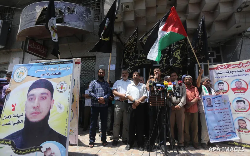 Palestinians take part in a protest demanding release the prisoners in Israeli jails, in Gaza city, on June 26, 2016. Photo by Mohammed Asad