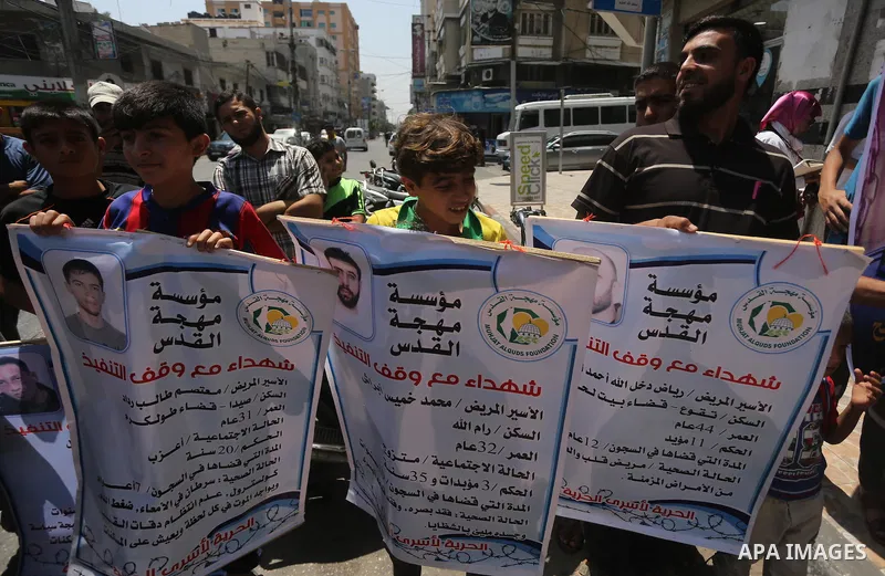 Palestinians take part in a protest demanding release the prisoners in Israeli jails, in Gaza city, on June 26, 2016. Photo by Mohammed Asad