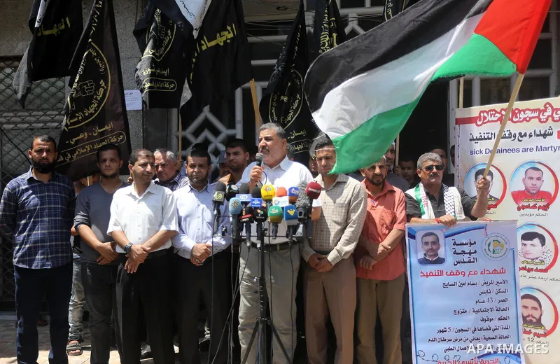 Palestinians take part in a protest demanding release the prisoners in Israeli jails, in Gaza city, on June 26, 2016. Photo by Mohammed Asad