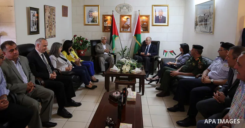 Palestinian Prime Minister, Rami Hamdallah, visits the old market in the West Bank city of Bethlehem, on June 26, 2016. Photo by Prime Minister Office