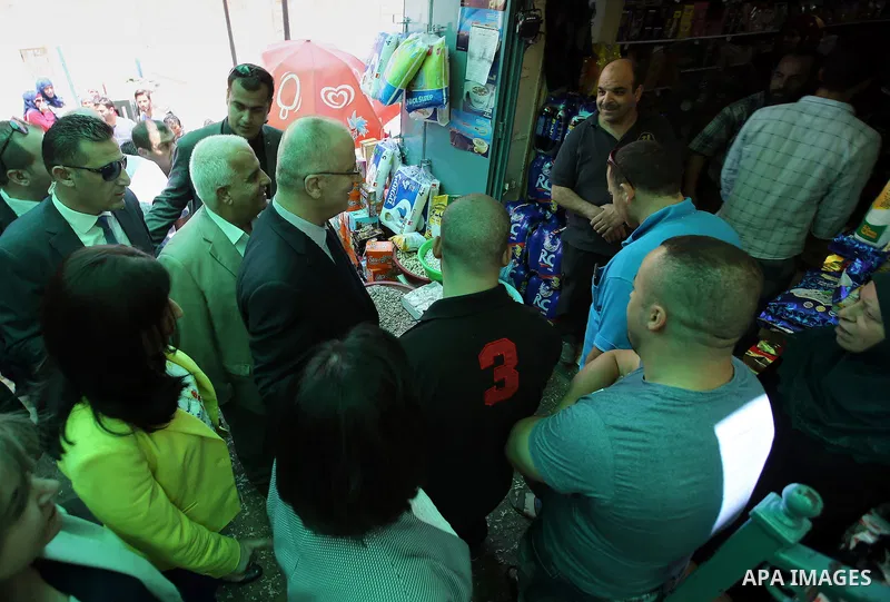 Palestinian Prime Minister, Rami Hamdallah, visits the old market in the West Bank city of Bethlehem, on June 26, 2016. Photo by Prime Minister Office