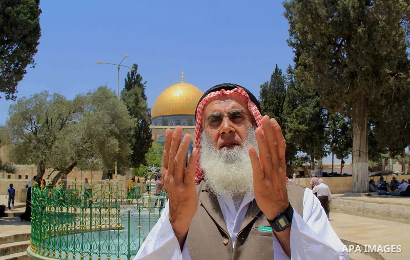 A Palestinian man prays in front of the Dome of the Rock mosque at the al-Aqsa mosque compound, in Jerusalem's old city on June 26, 2016. Israeli forces raided the Al-Aqsa Mosque compound in occupied East Jerusalem Sunda...