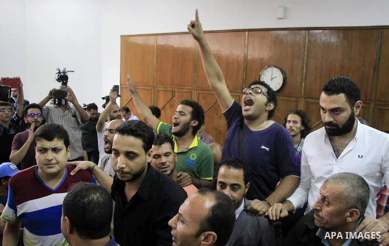 Egyptians hold banners and shout slogan during a protest in front of the State Council courthouse after a ruling against the Egypt-Saudi border demarcation agreement, Cairo, Egypt, 26 June 2016. The Administrative Court...