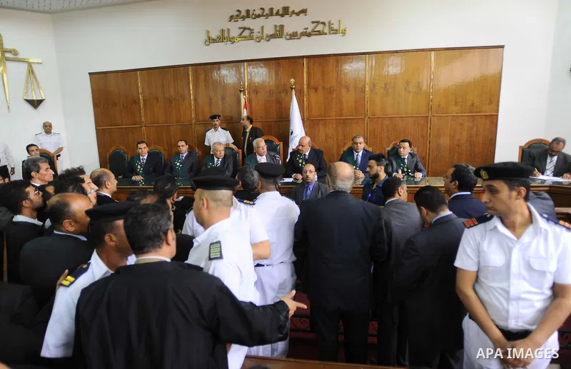 Egyptians hold banners and shout slogan during a protest in front of the State Council courthouse after a ruling against the Egypt-Saudi border demarcation agreement, Cairo, Egypt, 26 June 2016. The Administrative Court...