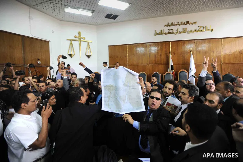Egyptians hold banners and shout slogan during a protest in front of the State Council courthouse after a ruling against the Egypt-Saudi border demarcation agreement, Cairo, Egypt, 26 June 2016. The Administrative Court...