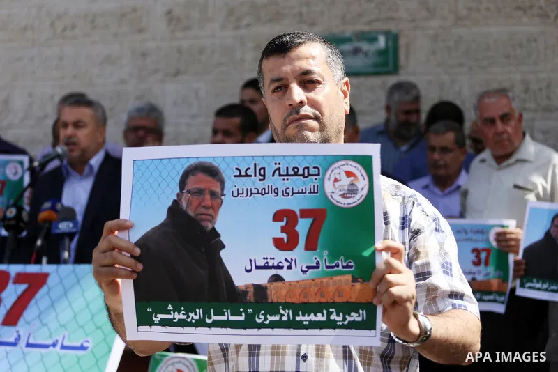 Palestinians take part in a protest demanding release the prisoners in Israeli jails, in front of Red cross office, in Gaza city, on June 27, 2016. Photo by Mohammed Asad