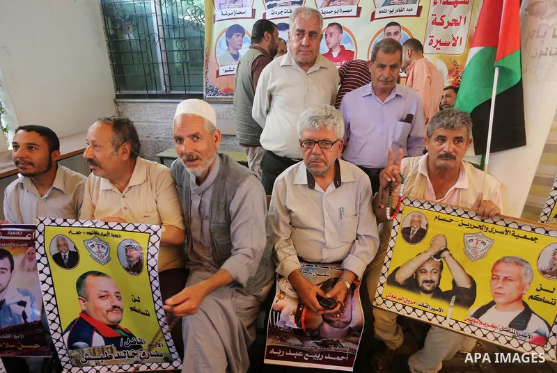 Palestinians take part in a protest demanding release the prisoners in Israeli jails, in front of Red cross office, in Gaza city, on June 27, 2016. Photo by Mohammed Asad