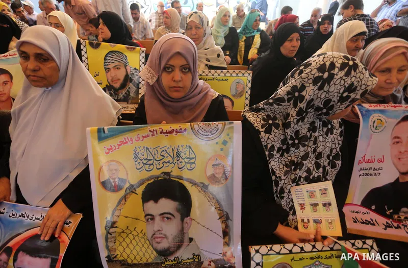 Palestinians take part in a protest demanding release the prisoners in Israeli jails, in front of Red cross office, in Gaza city, on June 27, 2016. Photo by Mohammed Asad