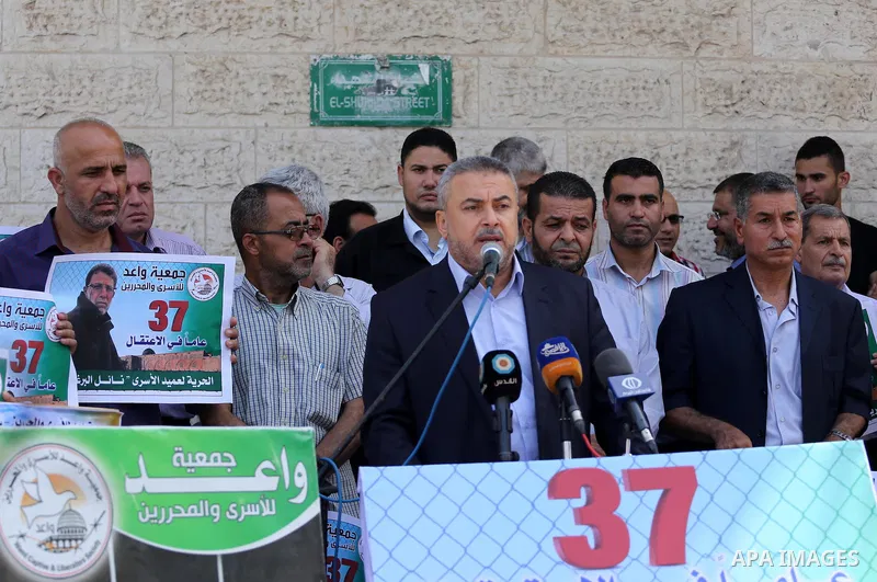 Palestinians take part in a protest demanding release the prisoners in Israeli jails, in front of Red cross office, in Gaza city, on June 27, 2016. Photo by Mohammed Asad