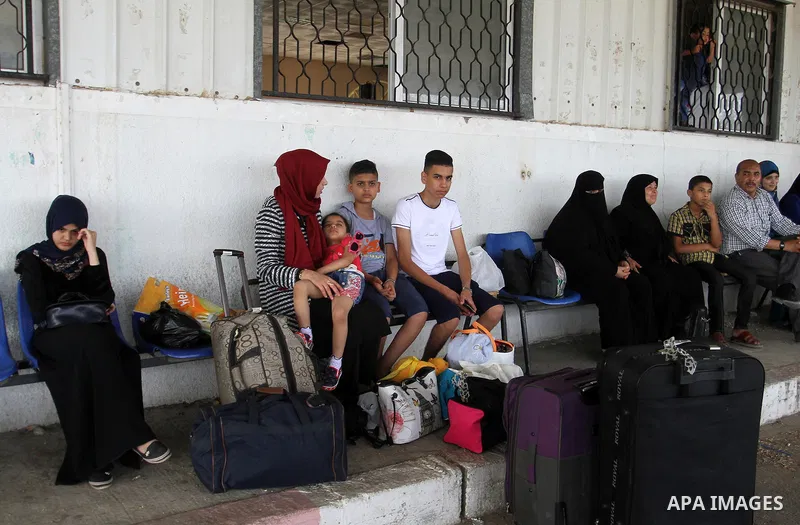 Palestinians wait for a travel permit to cross into Egypt through the Rafah border crossing after it was opened by Egyptian authorities for five days, in the southern Gaza Strip June 29, 2016. Photo by Abed Rahim Khatib