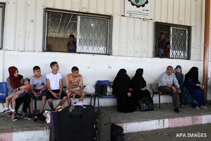 Palestinians wait for a travel permit to cross into Egypt through the Rafah border crossing after it was opened by Egyptian authorities for five days, in the southern Gaza Strip June 29, 2016. Photo by Abed Rahim Khatib
