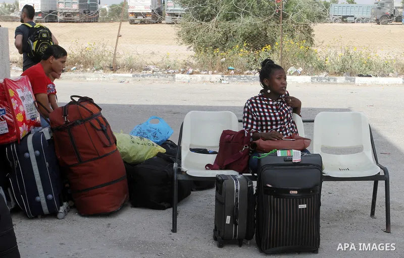Palestinians wait for a travel permit to cross into Egypt through the Rafah border crossing after it was opened by Egyptian authorities for five days, in the southern Gaza Strip June 29, 2016. Photo by Abed Rahim Khatib