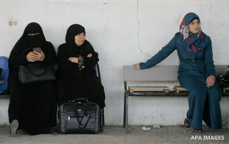 Palestinians wait for a travel permit to cross into Egypt through the Rafah border crossing after it was opened by Egyptian authorities for five days, in the southern Gaza Strip June 29, 2016. Photo by Abed Rahim Khatib