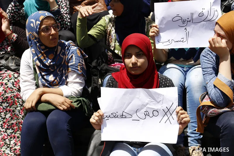 High school students take part in a protest against the cancellation and postponement of exams after a series of exam leaks, in front of journalists syndicate in Cairo, Egypt June 29, 2016. Photo by Amr Sayed