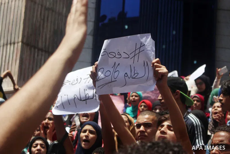 High school students take part in a protest against the cancellation and postponement of exams after a series of exam leaks, in front of journalists syndicate in Cairo, Egypt June 29, 2016. Photo by Amr Sayed