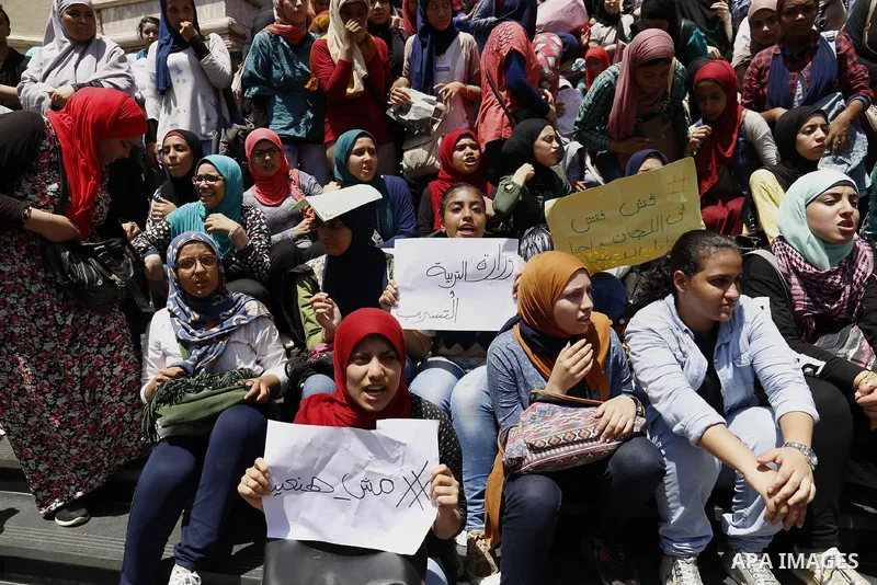 High school students take part in a protest against the cancellation and postponement of exams after a series of exam leaks, in front of journalists syndicate in Cairo, Egypt June 29, 2016. Photo by Amr Sayed