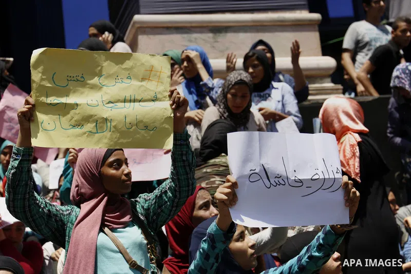 High school students take part in a protest against the cancellation and postponement of exams after a series of exam leaks, in front of journalists syndicate in Cairo, Egypt June 29, 2016. Photo by Amr Sayed