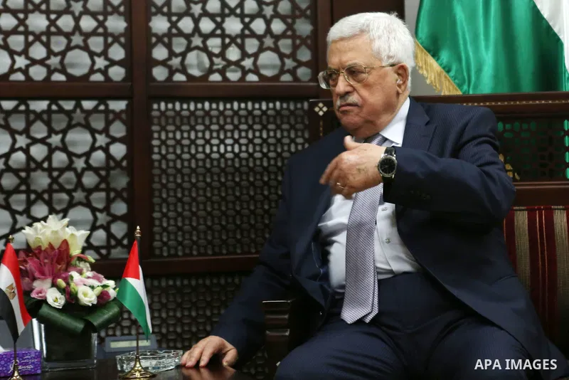 Palestinian President Mahmoud Abbas meets with Egyptian Foreign Minister Sameh Shoukry during a visit to the Palestinian authority headquarters in the West Bank city of Ramallah on June 29, 2016. Photo by Shadi Hatem
