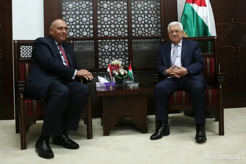 Palestinian President Mahmoud Abbas meets with Egyptian Foreign Minister Sameh Shoukry during a visit to the Palestinian authority headquarters in the West Bank city of Ramallah on June 29, 2016. Photo by Shadi Hatem