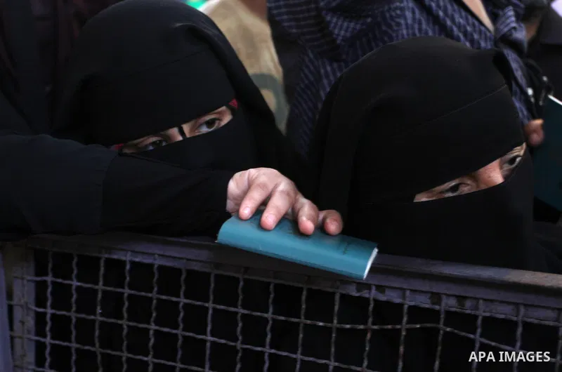 Palestinians wait for a travel permit to cross into Egypt through the Rafah border crossing after it was opened by Egyptian authorities for five days, in the southern Gaza Strip June 30, 2016. Photo by Abed Rahim Khatib