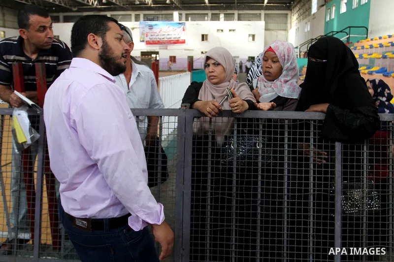Palestinians wait for a travel permit to cross into Egypt through the Rafah border crossing after it was opened by Egyptian authorities for five days, in the southern Gaza Strip June 30, 2016. Photo by Abed Rahim Khatib