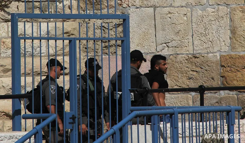 Israeli border police stand guard in Jerusalem's old city on June 30, 2016 during the holy fasting month of Ramadan. Photo by Mahfouz Abu Turk