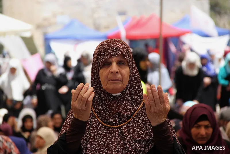 Palestinian women pray outside the Dome of the Rock in Jerusalem's Al-Aqsa mosque compound during the last Friday prayers of the holy Muslim fasting month of Ramadan on July 1, 2016. Photo by Mahfouz Abu Turk