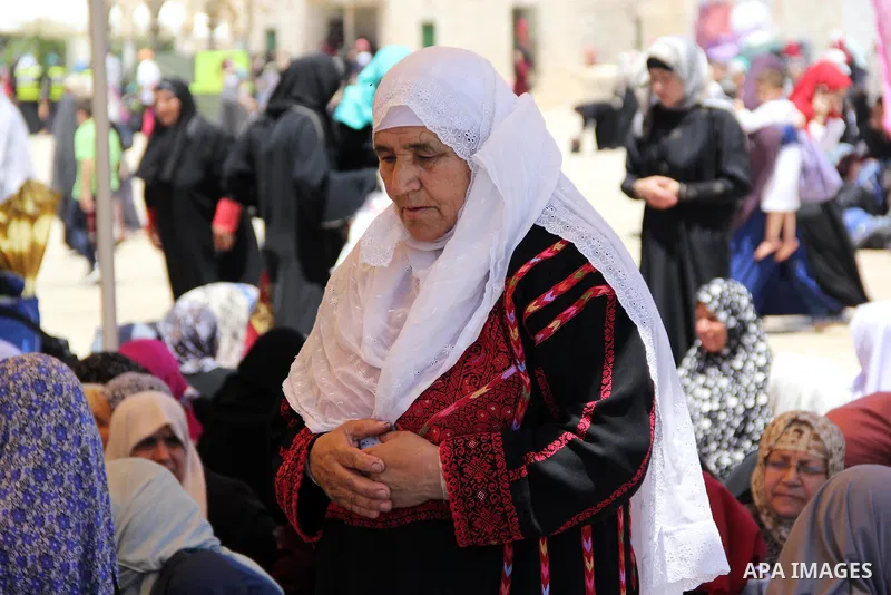 Palestinian women pray outside the Dome of the Rock in Jerusalem's Al-Aqsa mosque compound during the last Friday prayers of the holy Muslim fasting month of Ramadan on July 1, 2016. Photo by Mahfouz Abu Turk
