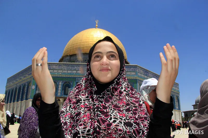 Palestinian women pray outside the Dome of the Rock in Jerusalem's Al-Aqsa mosque compound during the last Friday prayers of the holy Muslim fasting month of Ramadan on July 1, 2016. Photo by Mahfouz Abu Turk
