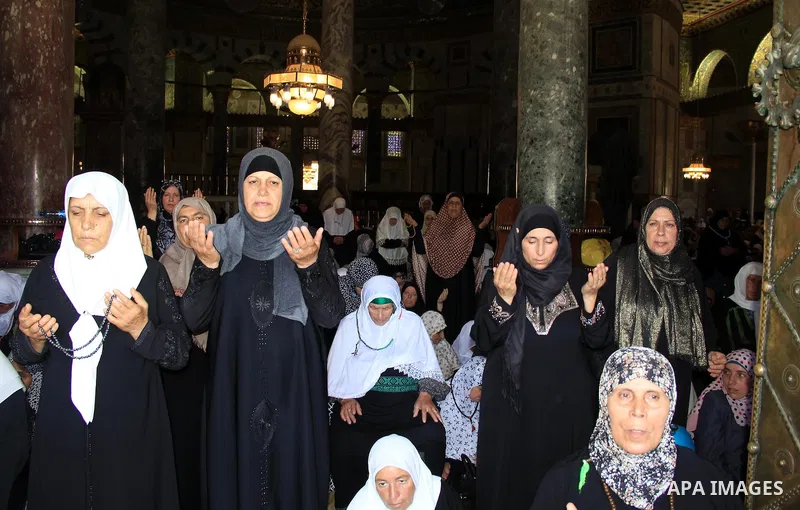 Palestinian women pray inside the Dome of the Rock mosque in Jerusalem's Al-Aqsa mosque compound during the last Friday prayers of the holy Muslim fasting month of Ramadan on July 1, 2016. Photo by Mahfouz Abu Turk