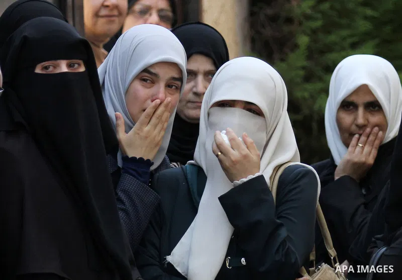 Relatives mourn during the funeral of Sondos al-Basha, a Palestinian woman who was killed in the Istanbul airport attack blamed on the Islamic State (IS) group on June 28, in the West Bank town of Qalqilyah on July 1, 20...