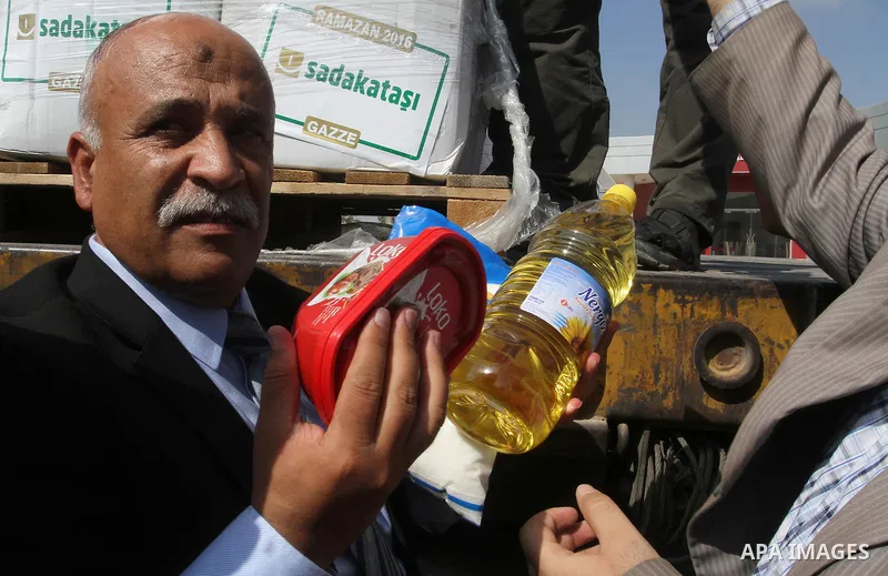 Undersecretary of the ministry of social affairs in Gaza, Yousef Ibrahim, shows contents of humanitarian aid parcels provided by Turkey to the press after it entered the southern Gaza Strip from Israel through the Kerem...