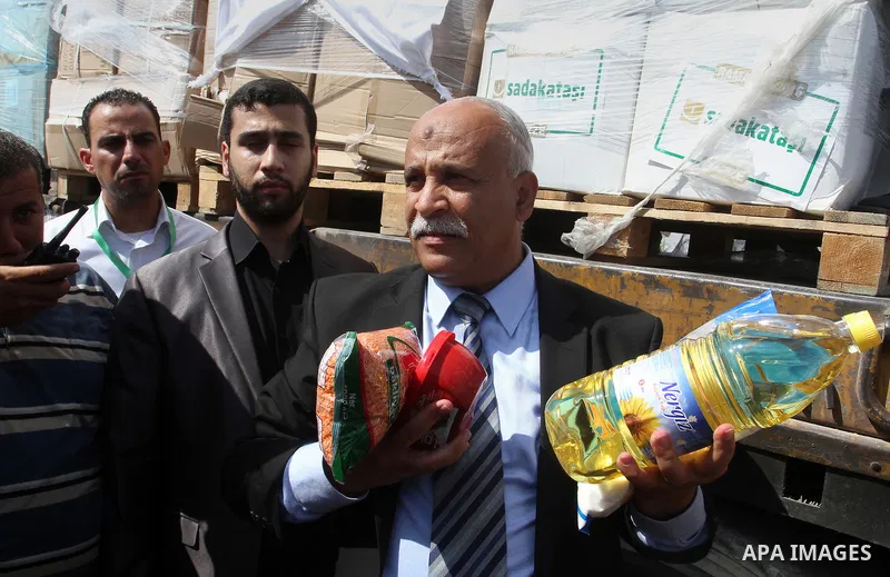 Undersecretary of the ministry of social affairs in Gaza, Yousef Ibrahim, shows contents of humanitarian aid parcels provided by Turkey to the press after it entered the southern Gaza Strip from Israel through the Kerem...