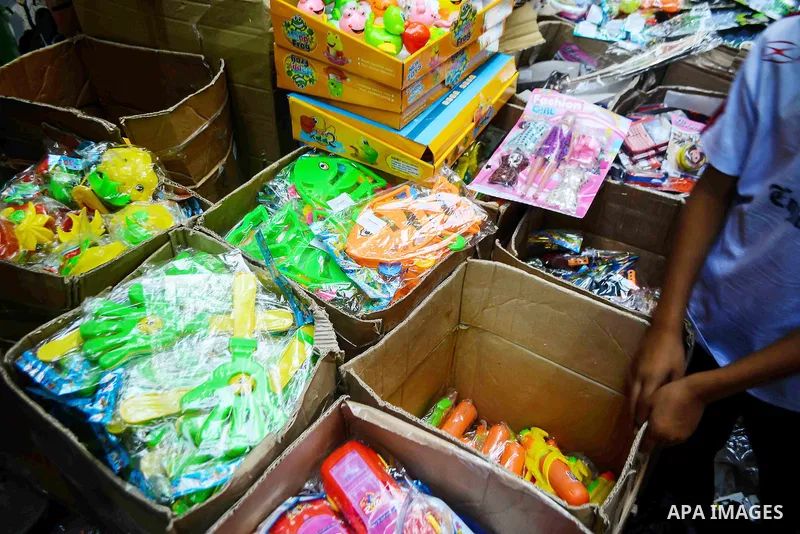 Egyptians shop at market ahead of the Eid al-Fitr holiday in Cairo, Egypt, on July 04, 2016, as Muslims the world over prepare to celebrate Eid al-Fitr, starting with the with the sighting of the new moon, to mark the en...