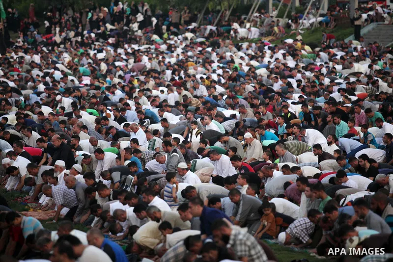 Palestinians attend the morning prayers for Eid al-Fitr celebrations, which marks the end of the holy fasting month of Ramadan, in Gaza City July 6, 2016. Photo by Ashraf Amra