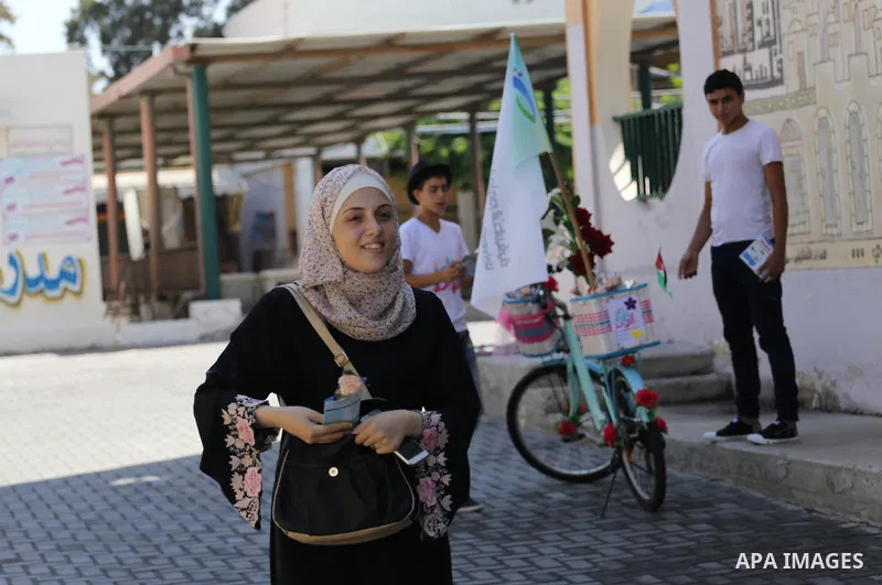 Palestinian high school students look for their results of final high school exams, known as "Tawjihi" in Gaza city on July 11, 2016. Photo by Mohammed Asad
