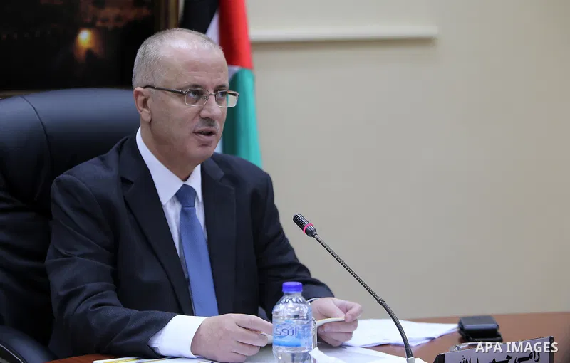 Palestinian Prime Minister, Rami Hamdallah, chairs a meeting of the Council of Ministers, in the West Bank city of Ramallah, on July 12, 2016. Photo by Prime Minister Office