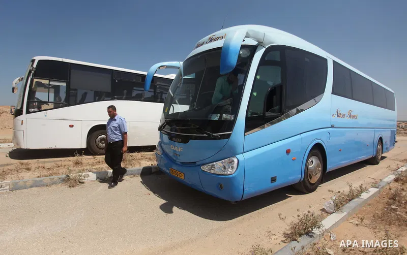 Palestinians check vehicles upon arrival at Erez crossing between Israel and northern Gaza Strip July 13, 2016. Israel opened a second crossing with Gaza on Wednesday to allow the entry ofvehicles for the first time sinc...