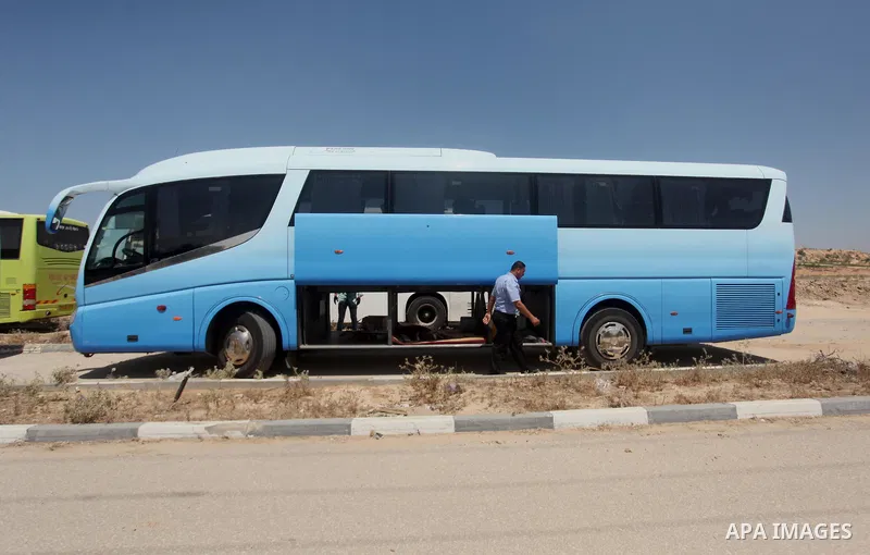 Palestinians check vehicles upon arrival at Erez crossing between Israel and northern Gaza Strip July 13, 2016. Israel opened a second crossing with Gaza on Wednesday to allow the entry ofvehicles for the first time sinc...