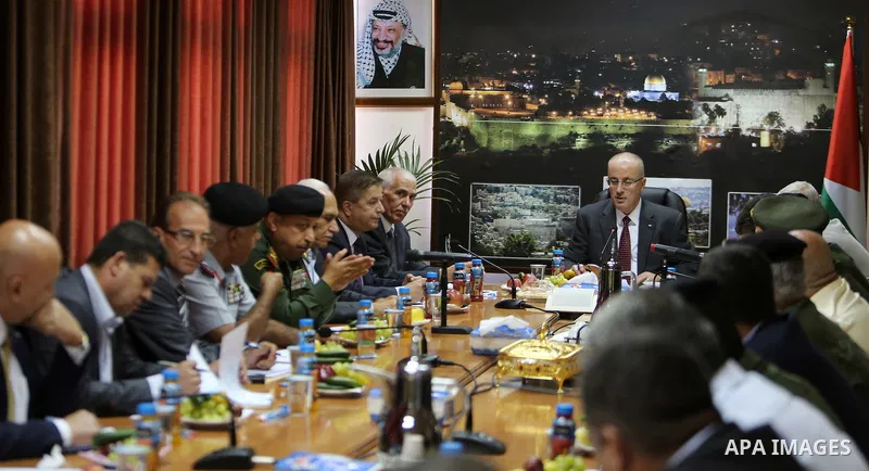Palestinian Prime Minister, Rami Hamdallah, chairs a security meeting, in the West Bank city of Hebron, on July 13, 2016. Photo by Prime Minister Office