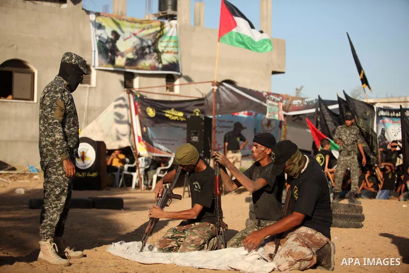 Palestinian youths take part in a military-style graduation ceremony at a summer camp organized by the Islamic Jihad Movement in Khan Younis in the southern Gaza Strip July 15, 2016. Photo by Ashraf Amra