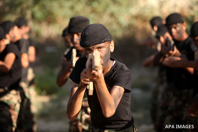 Palestinian youths take part in a military-style graduation ceremony at a summer camp organized by the Islamic Jihad Movement in Khan Younis in the southern Gaza Strip July 15, 2016. Photo by Ashraf Amra