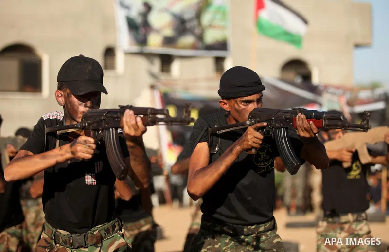 Palestinian youths take part in a military-style graduation ceremony at a summer camp organized by the Islamic Jihad Movement in Khan Younis in the southern Gaza Strip July 15, 2016. Photo by Ashraf Amra