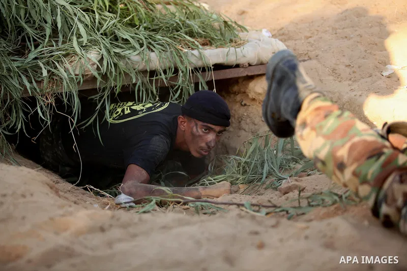 Palestinian youths take part in a military-style graduation ceremony at a summer camp organized by the Islamic Jihad Movement in Khan Younis in the southern Gaza Strip July 15, 2016. Photo by Ashraf Amra